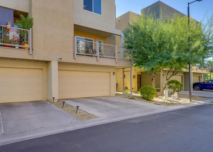 Holiday home Easy Access To Asu! Extended-stay Townhome
