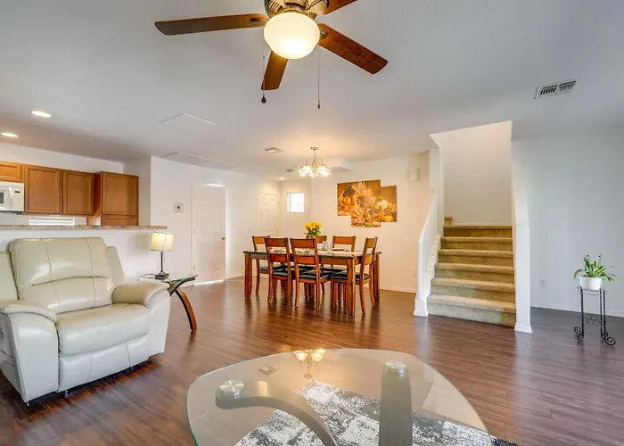 Holiday home Easy Access To Asu! Extended-stay Townhome *
