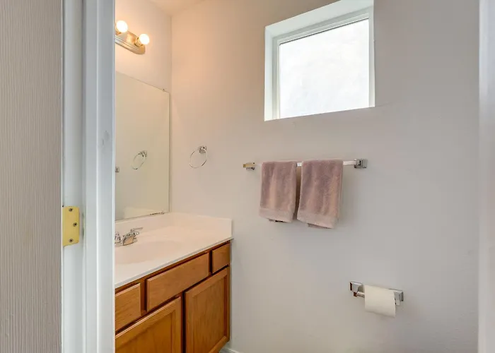 Easy Access To Asu! Extended-stay Townhome Holiday home