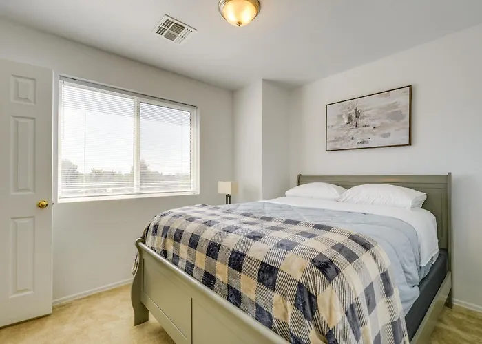 Holiday home Easy Access To Asu! Extended-stay Townhome Tempe
