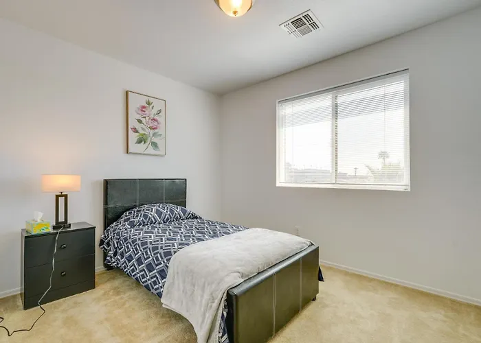 Holiday home Easy Access To Asu! Extended-stay Townhome