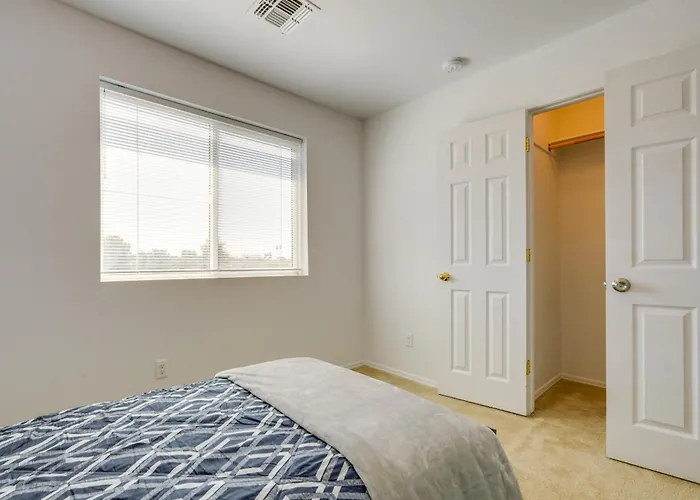 Easy Access To Asu! Extended-stay Townhome Holiday home *