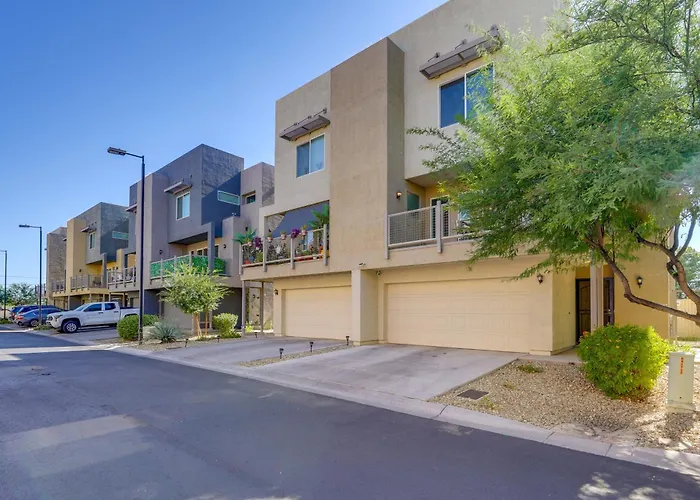 Easy Access To Asu! Extended-stay Townhome Holiday home